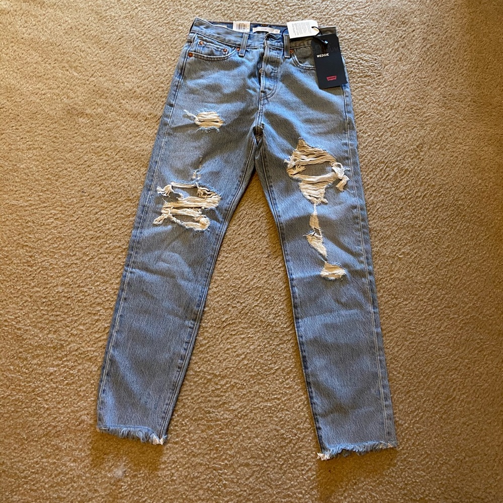 Levi’s wedgie mid-wash jeans